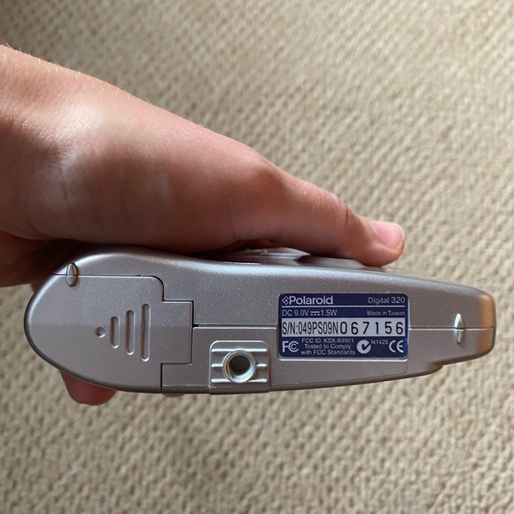 Retro Polaroid Digital Camera - Picture 5 of 5